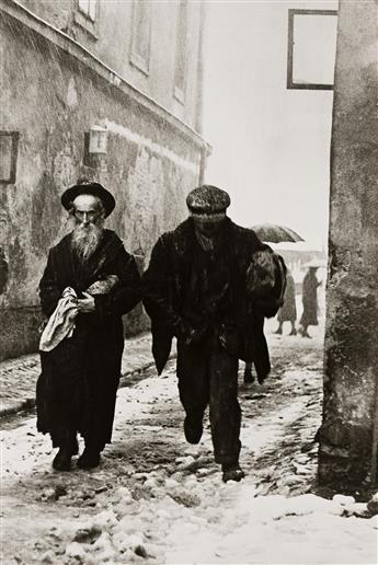 ROMAN VISHNIAC (1897-1990) A portfolio entitled The Vanished World. 1936-38; printed 1977.